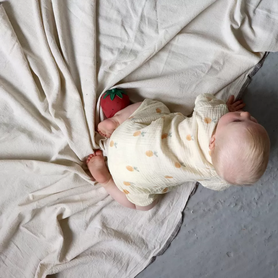 by Lille Vilde Mes Premiers Jouets>Jouet Sensoriel d'Eveil - Fraise
